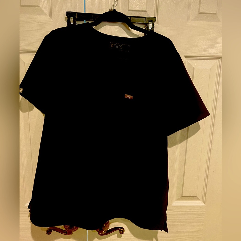 FIGS Scrubs. Women’s  XL catarina top. Black. EUC